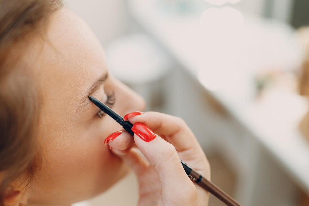 eyelash and eyebrow tint