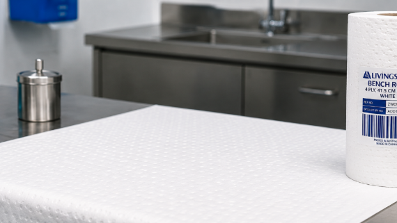 White absorbent bench roll for hygiene