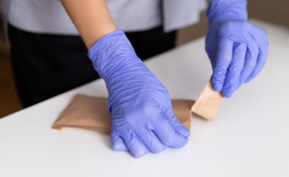 vinyl gloves