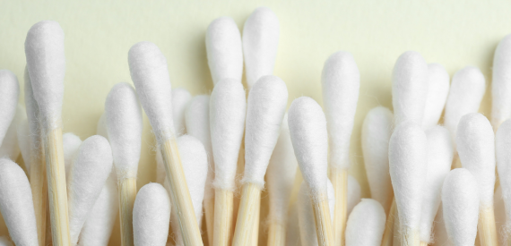 White cotton tip applicators